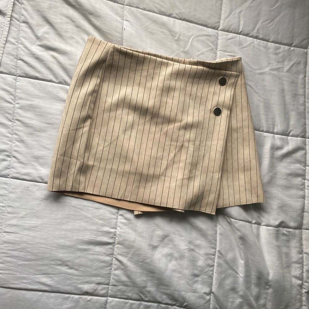 Cream colored stripped skort